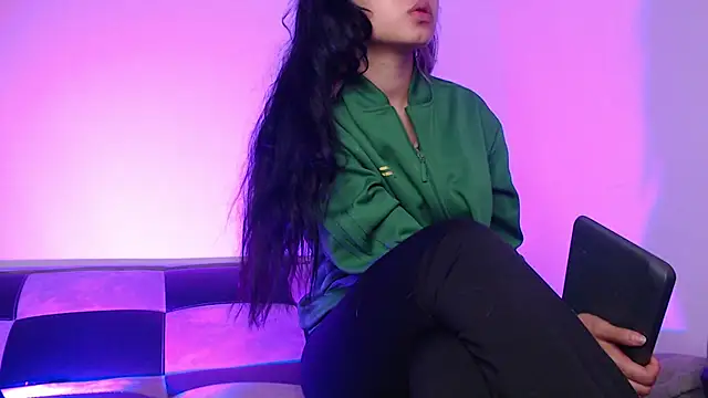 GwenHazel online show from 11.25.25