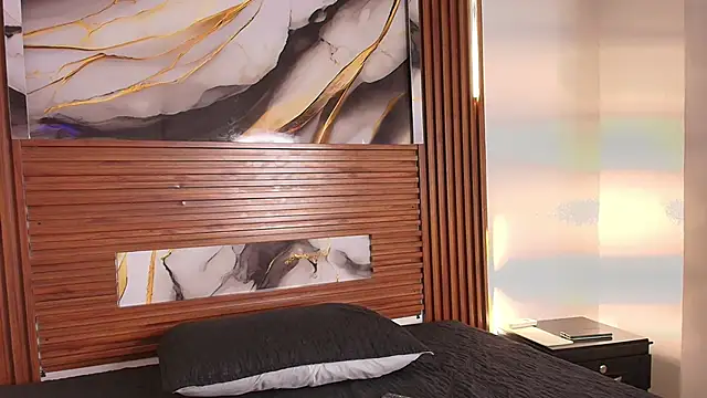 Evelin thompsson online show from 10.15.25