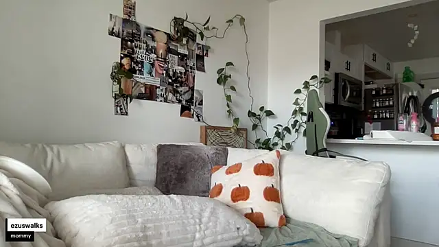 ezuswalks online show from 10.05.25