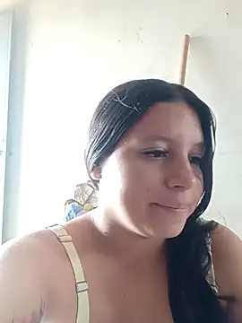Snapshot of Shell_Latina chatting on 09.25.25 Shell Latina online show from 09.25.25