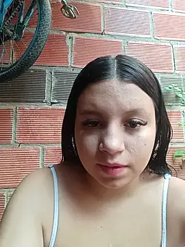 Snapshot of Shell_Latina chatting on 10.20.25 Shell Latina online show from 10.20.25