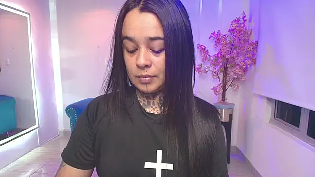 Black roseee online show from 04.15.26