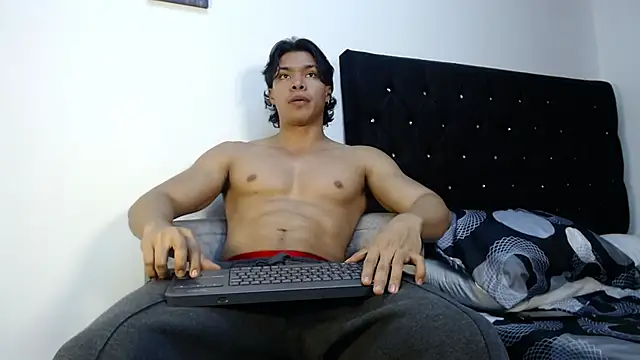 adriel escalante online show from 12.02.25