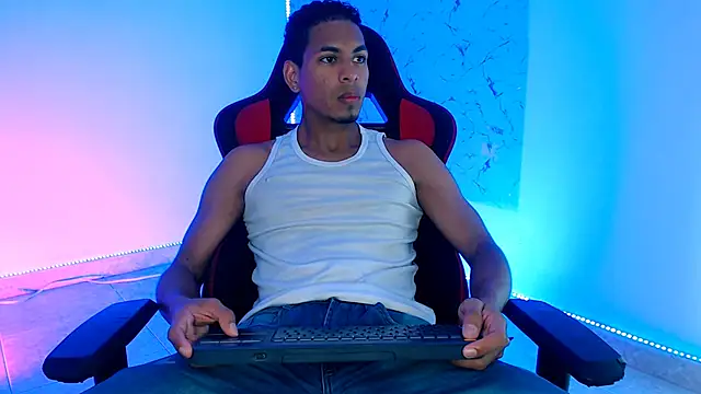 Snapshot of lorian_vikel chatting on 10.27.25 lorian vikel online show from 10.27.25