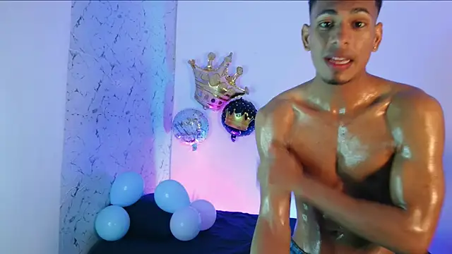 Snapshot of lorian_vikel chatting on 11.17.25 lorian vikel online show from 11.17.25