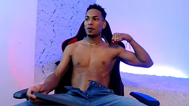 Snapshot of lorian_vikel chatting on 11.22.25 lorian vikel online show from 11.22.25