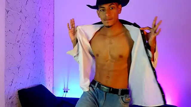 Snapshot of lorian_vikel chatting on 02.17.26 lorian vikel online show from 02.17.26