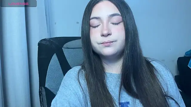 valentinauwu online show from 11.29.25