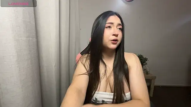 Snapshot of valentinauwu chatting on 02.27.26 valentinauwu online show from 02.27.26