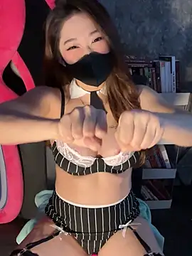 Snapshot of vy_nguyen99 chatting on 09.19.25 vy nguyen99 online show from 09.19.25
