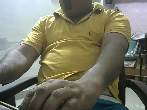 Snapshot of Famit025 chatting on 12.17.25 Famit025 online show from 12.17.25