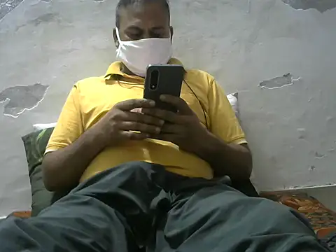 Snapshot of Famit025 chatting on 02.20.26 Famit025 online show from 02.20.26