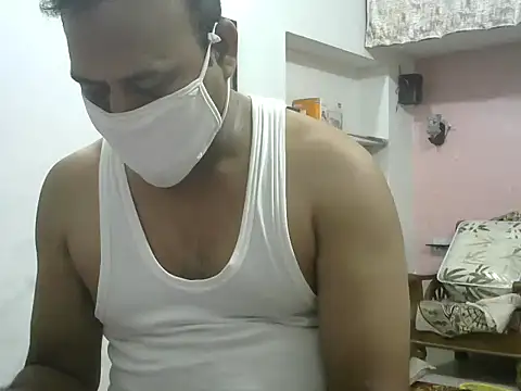 Snapshot of Famit025 chatting on 04.13.26 Famit025 online show from 04.13.26