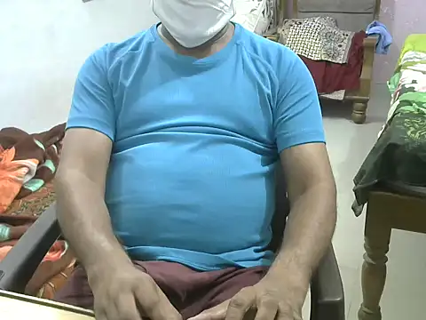 Snapshot of Famit025 chatting on 04.14.26 Famit025 online show from 04.14.26