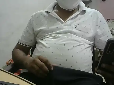 Snapshot of Famit025 chatting on 04.15.26 Famit025 online show from 04.15.26