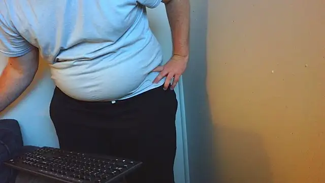 Snapshot of thighguy30 chatting on 10.01.25 thighguy30 online show from 10.01.25