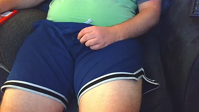 Snapshot of thighguy30 chatting on 10.02.25 thighguy30 online show from 10.02.25