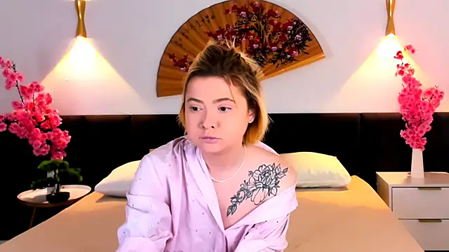 TracyCurtis online show from 10.10.25
