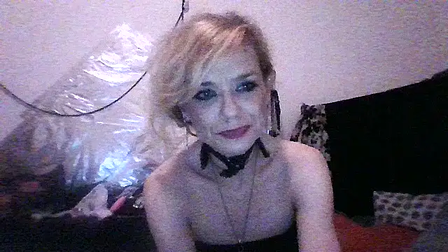 Snapshot of czech_slut_whore_wife chatting on 10.31.25 czech slut whore wife online show from 10.31.25