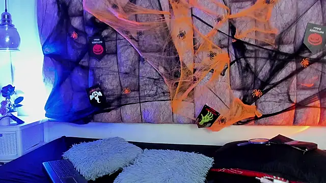 miss-dahlia online show from 10.12.25