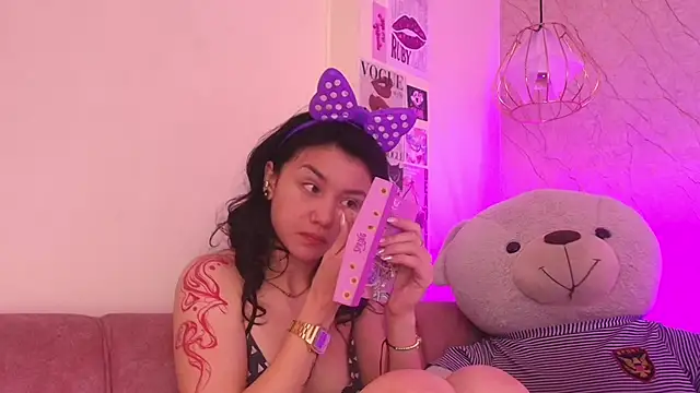 april bennett online show from 11.13.25