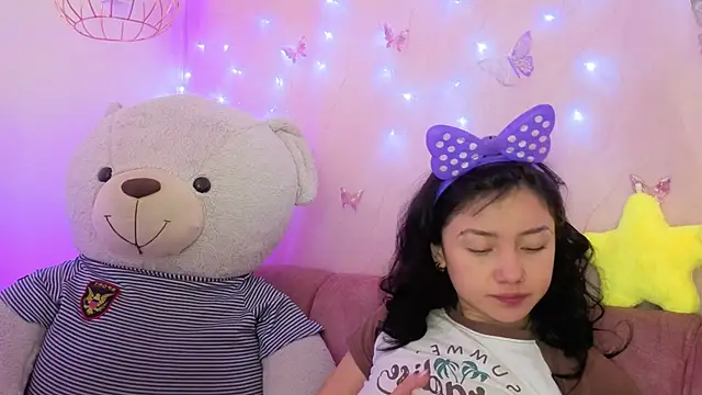 april bennett online show from 12.19.25