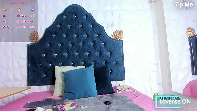 Caroline daring online show from 02.27.26