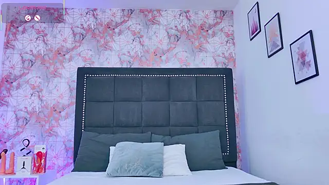 Luna Riddle online show from 10.03.25