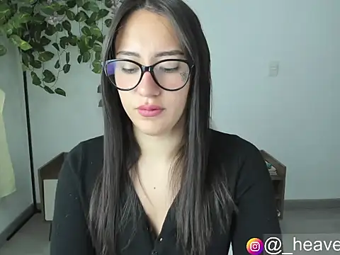 Snapshot of heavenly_soul chatting on 09.26.25 heavenly soul online show from 09.26.25