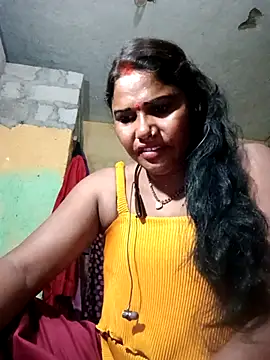 Snapshot of SweetKomal89 chatting on 10.26.25 SweetKomal89 online show from 10.26.25