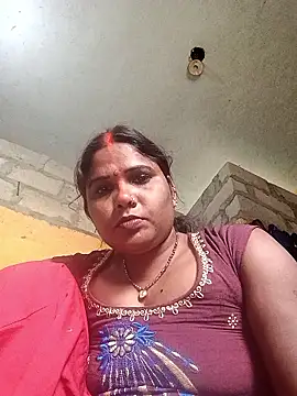 Snapshot of SweetKomal89 chatting on 10.27.25 SweetKomal89 online show from 10.27.25