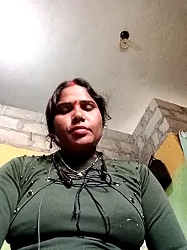 Snapshot of SweetKomal89 chatting on 10.28.25 SweetKomal89 online show from 10.28.25