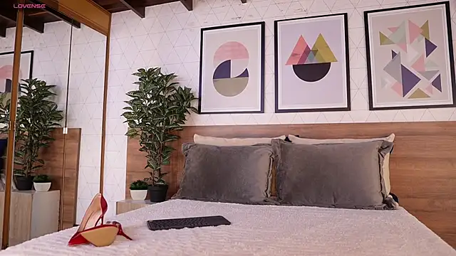 VictoriaShelby online show from 04.14.26