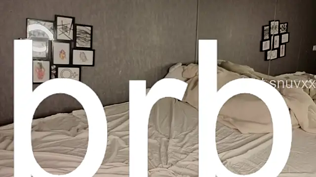 Snapshot of LouieEvans chatting on 11.06.25 LouieEvans online show from 11.06.25