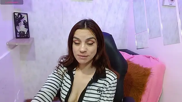 KendallWood  online show from 09.11.25