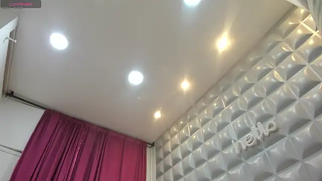 Elara Lee online show from 09.27.25