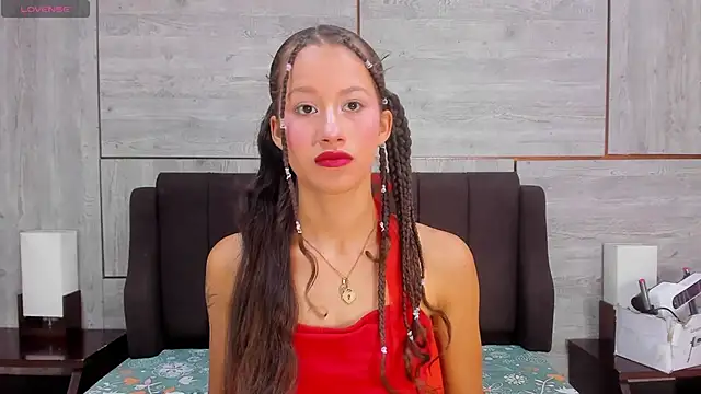 Snapshot of EmmaPetty chatting on 10.09.25 EmmaPetty online show from 10.09.25