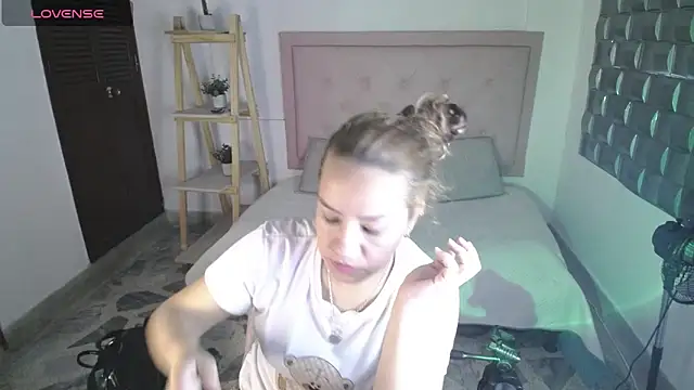 Dulce  Lovee online show from 11.22.25