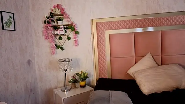 RobinBennett online show from 12.18.25