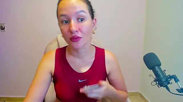 Snapshot of butterflyfree1 chatting on 10.04.25 butterflyfree1 online show from 10.04.25