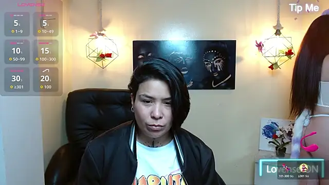 Snapshot of Bom_BomXX chatting on 12.14.25 Bom BomXX online show from 12.14.25