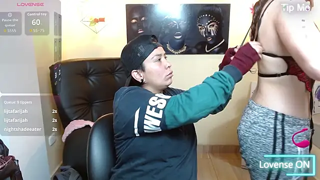 Snapshot of Bom_BomXX chatting on 12.18.25 Bom BomXX online show from 12.18.25