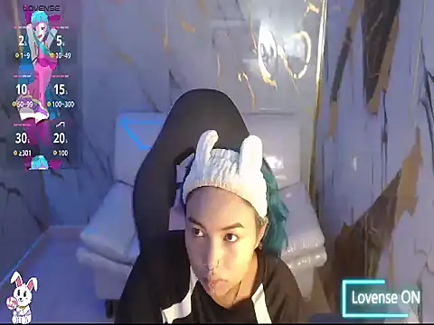 Snapshot of Noa_sexy23 chatting on 10.14.25 Noa sexy23 online show from 10.14.25