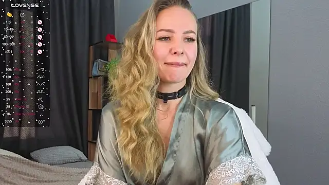 Snapshot of Hloya_Mei chatting on 10.23.25 Hloya Mei online show from 10.23.25