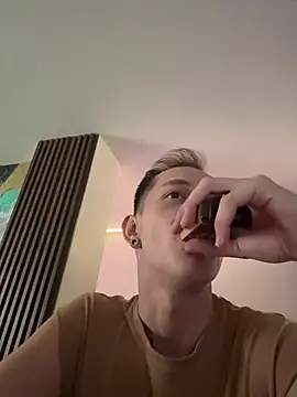 Snapshot of dimitryivanovv chatting on 11.05.25 dimitryivanovv online show from 11.05.25