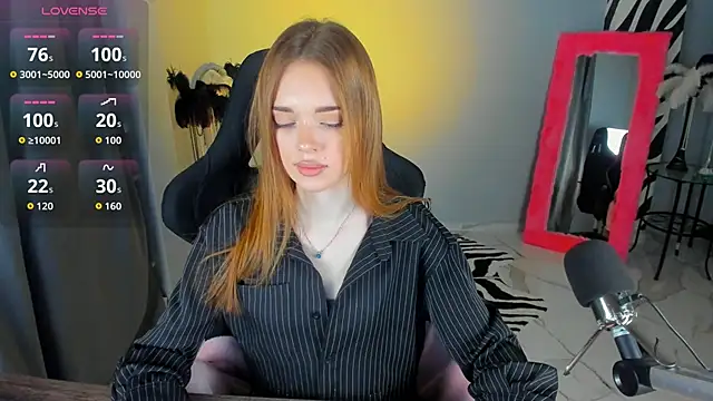 Snapshot of FlexyFox chatting on 02.28.26 FlexyFox online show from 02.28.26