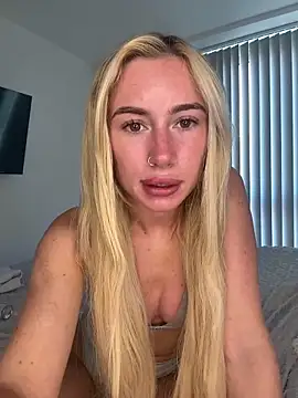 SexySaraxxoo online show from 05.27.26