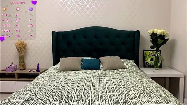 Snapshot of Jessica1West chatting on 10.25.25 Jessica1West online show from 10.25.25