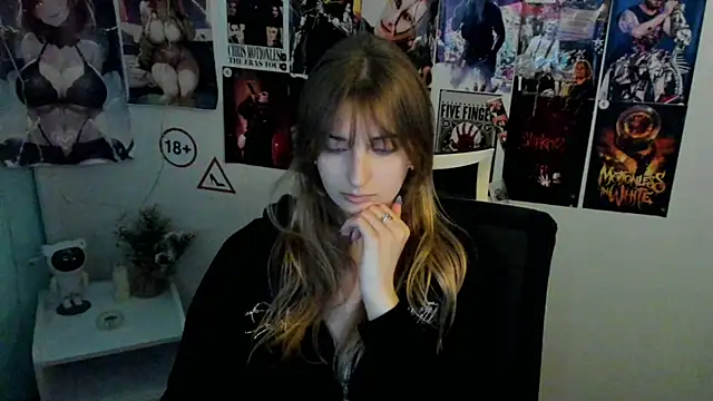 Snapshot of NeyliDream chatting on 10.22.25 NeyliDream online show from 10.22.25