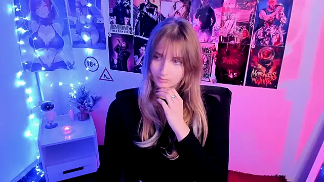 Snapshot of NeyliDream chatting on 10.23.25 NeyliDream online show from 10.23.25